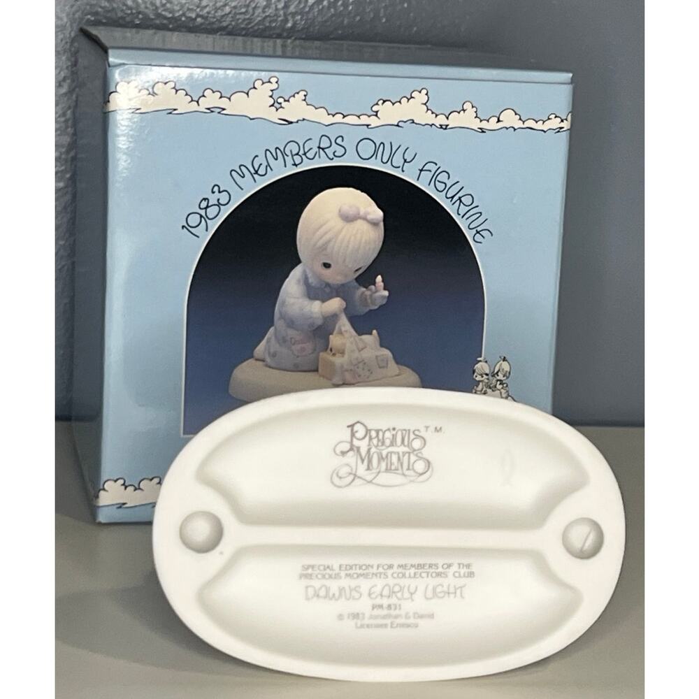 Vintage 1983 Precious Moments Figurine "Dawn's Early Light" - Picture 3 of 5